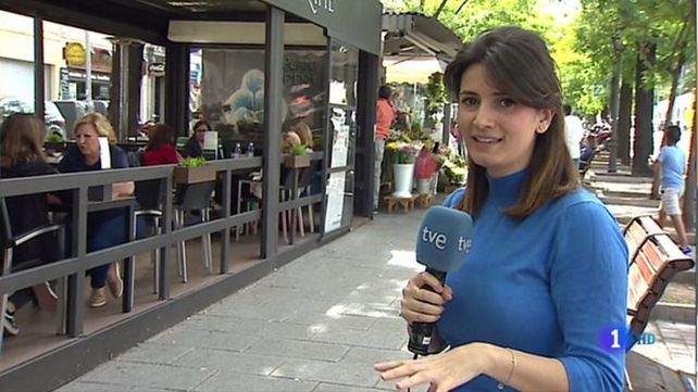 Una periodista se equivocó mientras estaba en vivo y avergonzada desapareció de plano