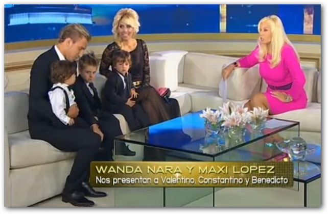 Wanda presentó a sus tres hijos junto a Maxi López hace años en el living de Susana.