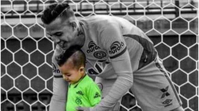 El emotivo homenaje del casildense Franco Armani al arquero fallecido de Chapecoense