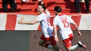Huracán sufrió hasta el final, venció a Aldosivi y se subió a la cima de la Zona B