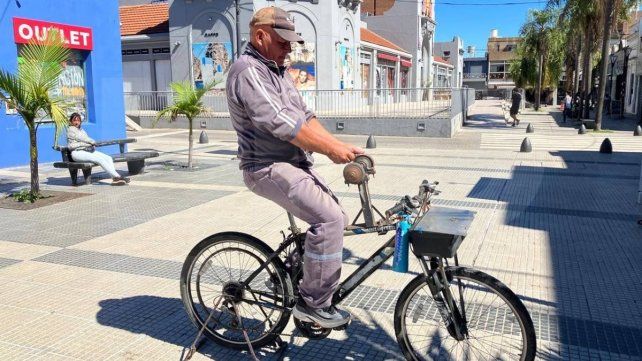 Ramón Godoy, el guardián del filo en las calles de Paraná