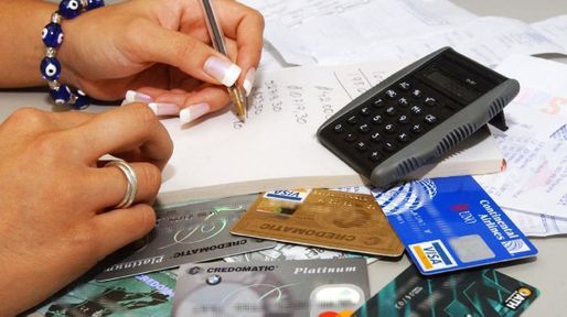 Preocupa el creciente endeudamiento familiar: 91% de los hogares argentinos tiene algún tipo de deuda