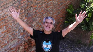 Peteco Carabajal se presenta este sábado en Rosario, en el marco de sus 50 años de trayectoria musical.