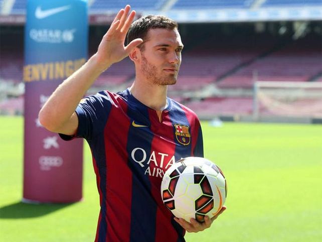 El Barcelona confirmó que su reciente refuerzo llegó lesionado