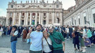 Los santafesinos presentes en el Vaticano, en la asunción del papa León XIV.