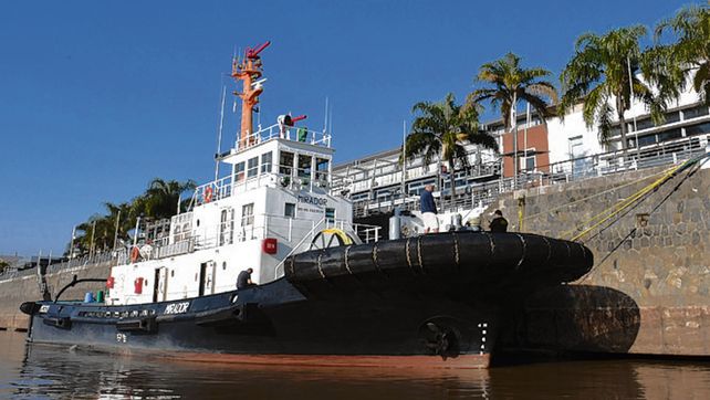 Sigue bajando. El nivel del r&iacute;o ayer descendi&oacute; otros 8 cent&iacute;metros.