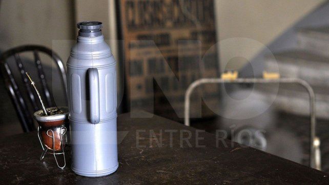 Prohíben el ingreso con termo y mate a las canchas de Concepción del Uruguay tras una agresión a un árbitro.