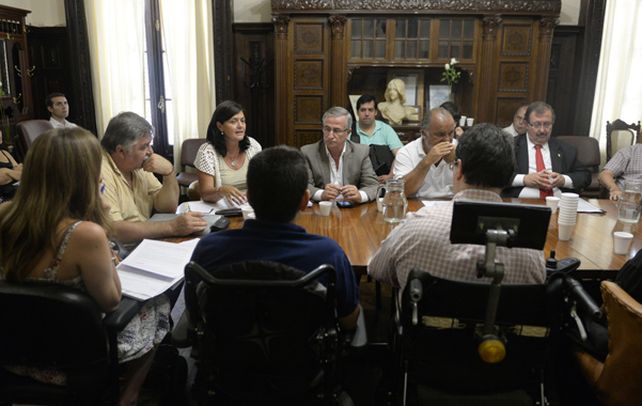 En debate. Los integrantes de la comisión de Servicios Públicos recibieron a miembros del Ejecutivo hace pocos días. (foto: Enrique Rodríguez Moreno)