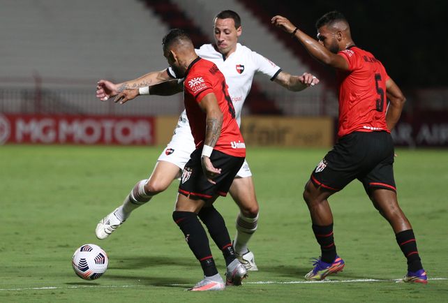 Newells se trajo un punto de Brasil en el debut en la Copa Sudamericana