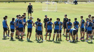 El plantel de Central sigue pondiéndose a tono bajo las órdenes de Miguel Russo en el country de Arroyo Seco.