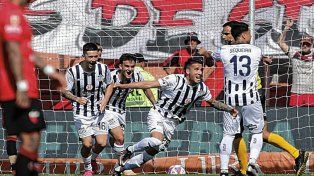Talleres eliminó a Colón de la Copa Argentina.