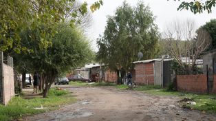 José Ingenieros al 100 bis, en Villa Gobernador Gálvez. El sábado 1º de julio un vecino fue atacado brutalmente. Continua en UTI.