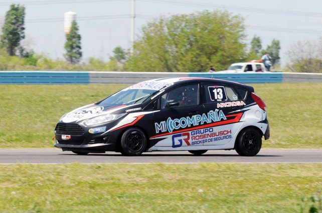 El piloto santafesino Marcos Bobbio finalizó octavo en la cuarta fecha de la clase 3 del Turismo Pista que corrió en el Gálvez.