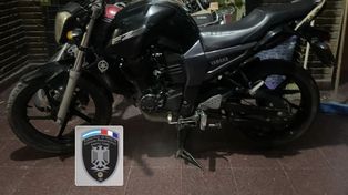 Sorprendieron y aprehendieron a tres jóvenes con una motocicleta robada sobre el Puente Carretero