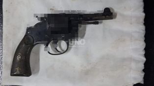 Barrio Las Lomas: hallaron un revólver que arrojó un hombre que huyó de un control policial