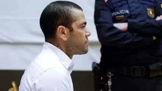 &nbsp;Dani Alves cumplió con las medidas cautelares y acudió a firmar al juzgado por primera vez desde su salida de prisión.