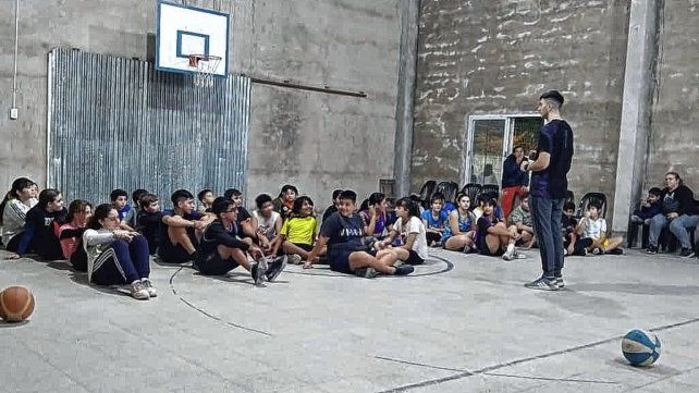 Exitoso segundo encuentro de básquet de Atenas y Alianza Exitoso segundo encuentro de básquet de Atenas y Alianza