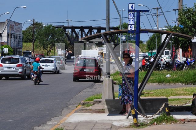 Se colocan garitas de colectivos en las avenidas Aristóbulo del Valle y Peñaloza