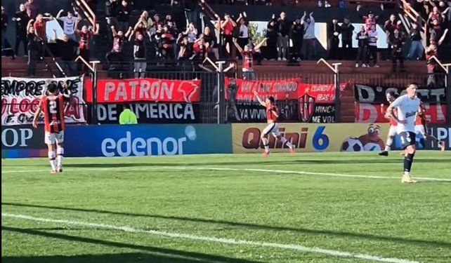 Maxi Rueda clavó un golazo para Patronato en el Grella.