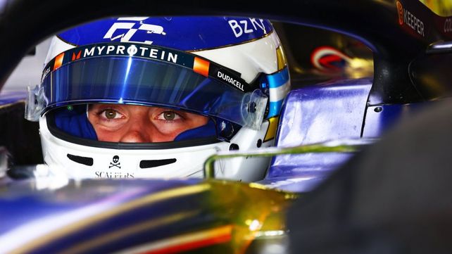 Franco Colapinto y su mirada concentrada antes de salir a pista en el Hermanos Rodríguez. Giró mucho para el GP de México.