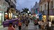 Continúan con las compras navideñas en la peatonal San Martín de Paraná. Continúan con las compras navideñas en la peatonal San Martín de Paraná.