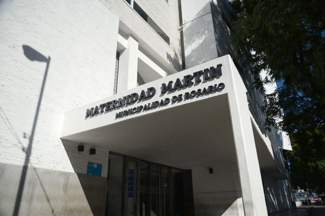 Tanto la beba como su madre están internadas en la Maternidad Martin.