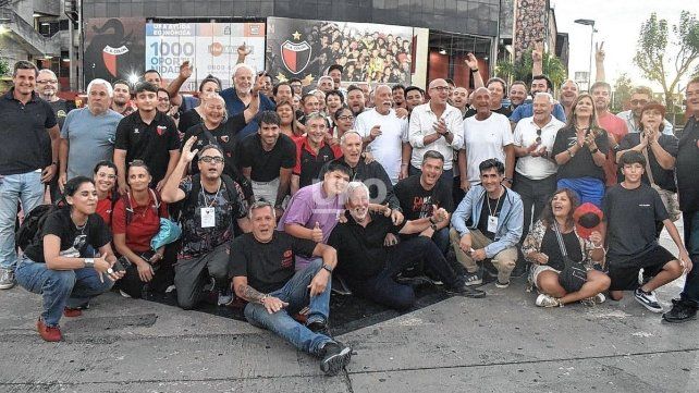 La foto del nuevo Colón: Alonso y su comisión, la imagen que cerró el domingo