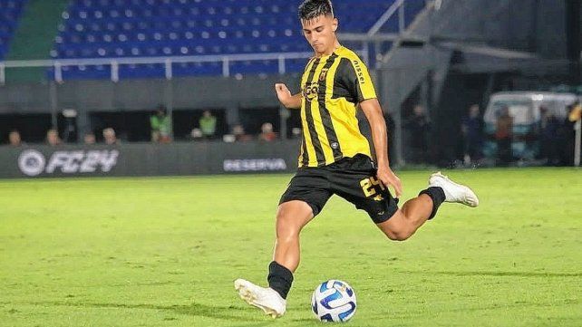 El lateral argentino Felipe Salomoni