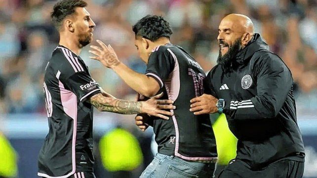 El guardaespaldas de Lionel Messi provocó un hecho significativo este sábado por la victoria en el cotejo de la MLS. El guardaespaldas de Lionel Messi provocó un hecho significativo este sábado por la victoria en el cotejo de la MLS.