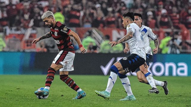 Flamengo fue superior a Vélez en los dos partidos de semifinales.