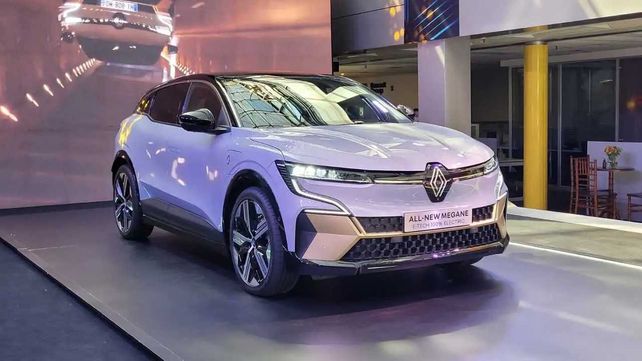 El auto combina el aspecto de un hatch compacto con el estilo de crossover,