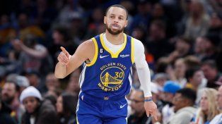 Curry la rompió en el triunfo de Golden State ante Oklahoma