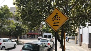 Ciclovía de calle Ituzaingó: colocaron la señalética que advierte la doble mano