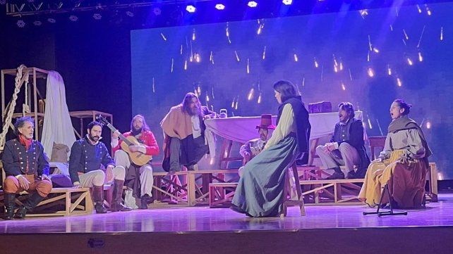 El equipo de artistas en escena está compuesto por personalidades del medio local y regional