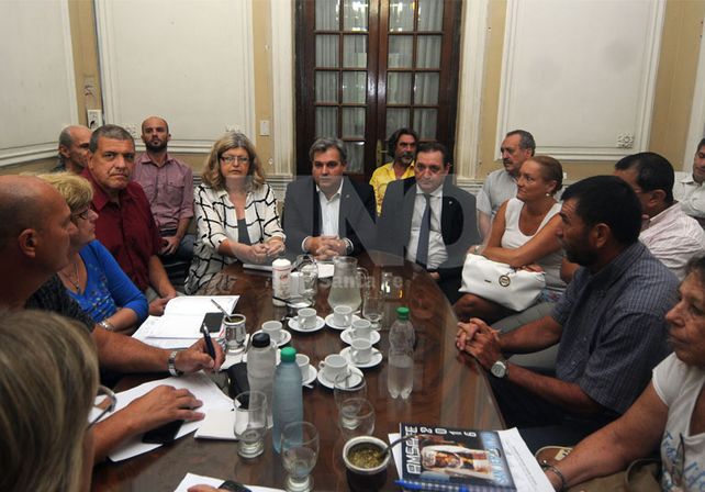 Gobierno y docentes se reunieron pero se ratificaron los paros