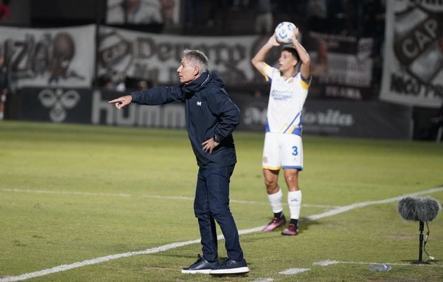 Para Ariel Holan quedan tres finales frente al objetivo de 