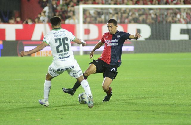 El paraguayo Velázquez levantó un poco su nivel ante Sarmiento y jugaría de arranque en la Bombonera.