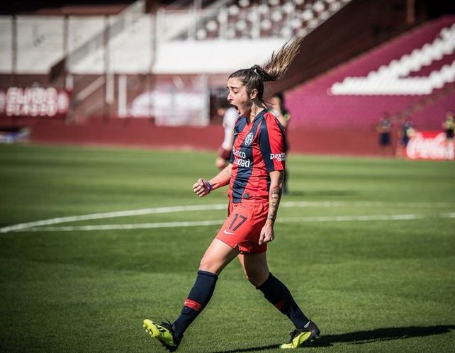 San Lorenzo derrotó a Lanús con dos goles de Maca Sánchez