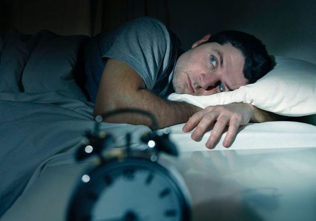 Cambio de huso horario en Argentina: Dormimos mal porque vivimos con la hora equivocada
