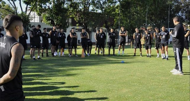 El emotivo mensaje de despedida del Ogro Fabbiani al plantel del Riestra antes de sumarse a Newells