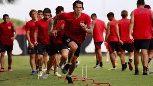 Newells analiza la necesidad de un lateral mientras espera por Lema