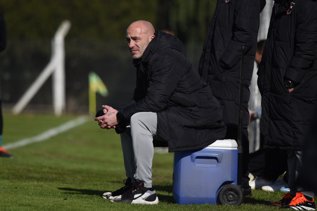 Sebastián Méndez debutó en Newells en un amistoso con un triunfo con el equipo principal. Sebastián Méndez debutó en Newells en un amistoso con un triunfo con el equipo principal.