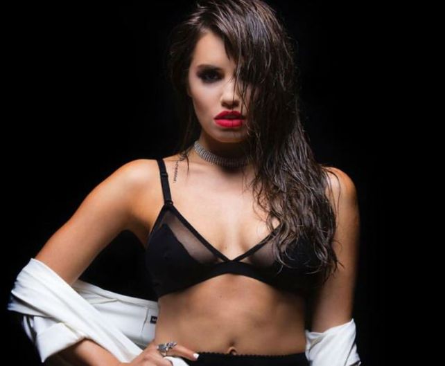 El profundo escote de Lali Espósito en Nueva York generó elogios y críticas de sus fans