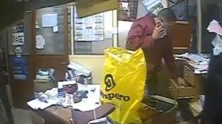 Un policía asistió a un llamado por robo y se llevó dinero en efectivo
