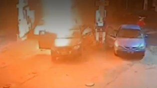 Un auto explotó en una estación de servicio de Concepción del Uruguay. El incendio comenzó cuando el vehículo con GNC resultó con un combustible incorrecto
