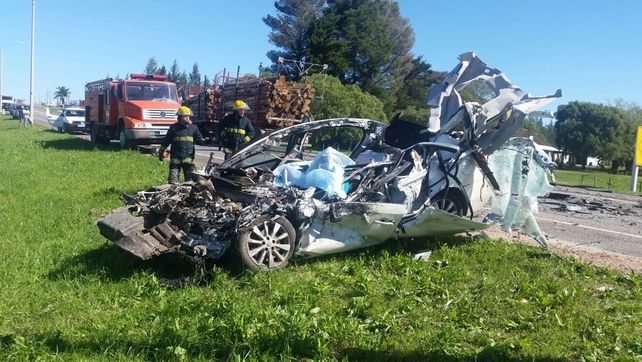Uruguay: tres argentinos murieron en un violento choque frontal