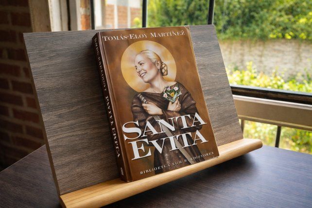 Entre los títulos más difundidos aparece Santa Evita