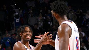 Maxey y Embiid la rompieron en el triunfo de Philadelphia ante Indiana