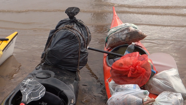 Los voluntarios trajeron más de 30 bolsas en la primera jornada.