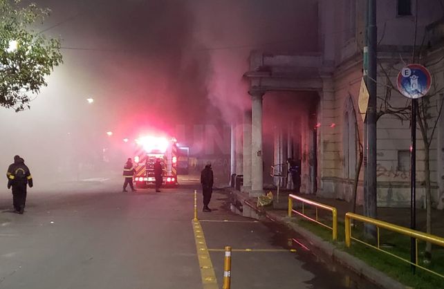 Imágenes del incendio del centro cultural El Birri.